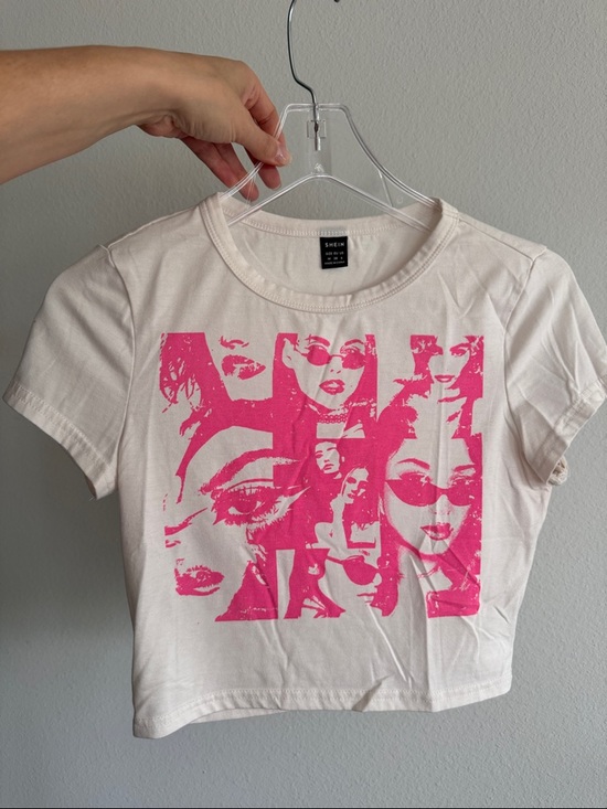 SHEIN Tops - Graphic Crop Tee - Pink Print Women’s Top